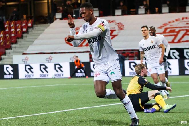 热刺客战曼 热刺客战曼